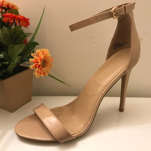 Nude Heels - Picture 1 of 2